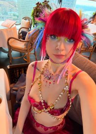   🦄 &